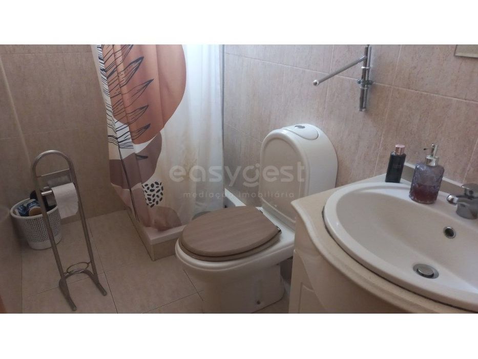 Apartamento T3 com Arrecadação e Lugar de Garagem em Santarém.