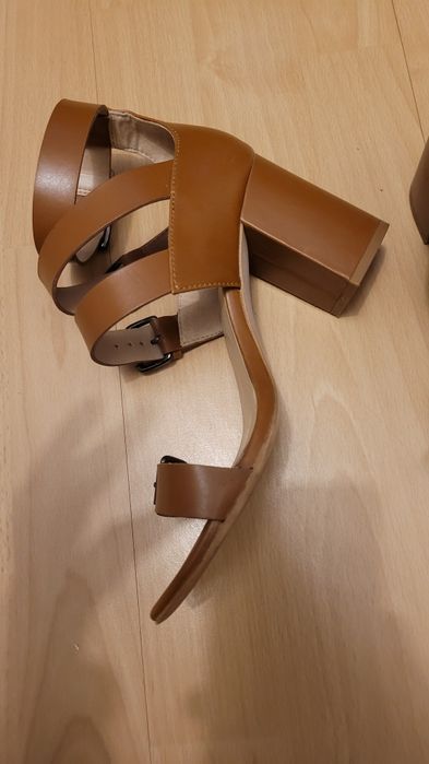 Buty na obcasie sandały brązowe Zara Basic r. 38