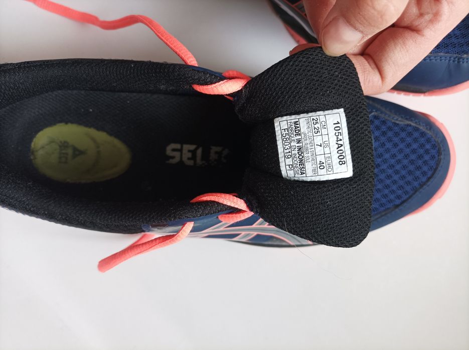 25,8cm 25,25cm stopa Asics 39,5 40 buty halowe