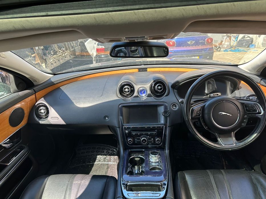Jaguar XJL para peças