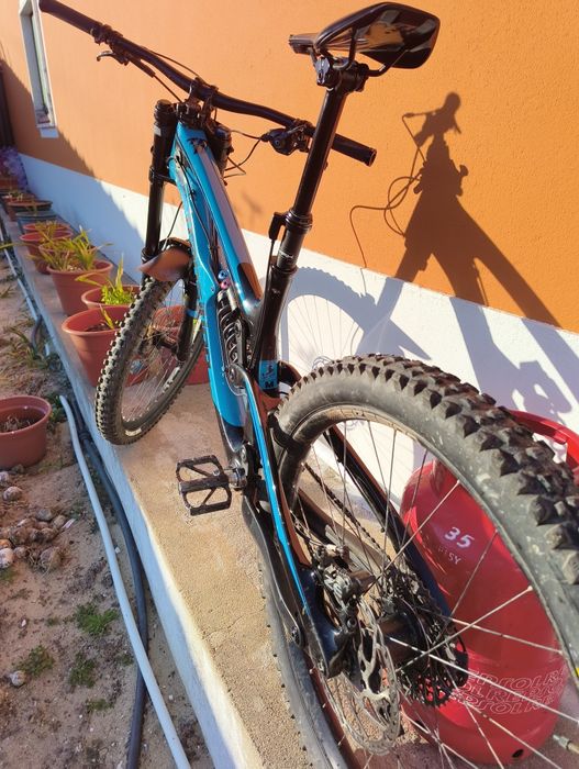 Vendo URGENTE  bicicleta downhill toda em carbono