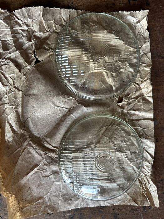 Продам скло фари ваз 2103/06 пара