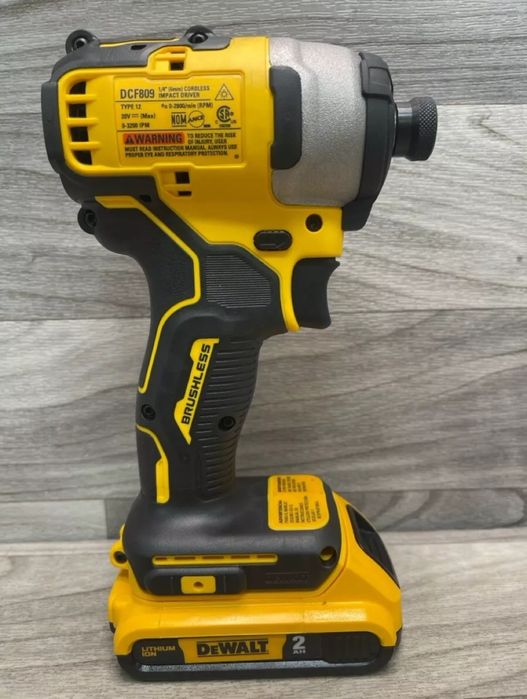 Безщітковий імпульсний ударний шуруповерт гвинтоверт DEWALT DCF809D1
