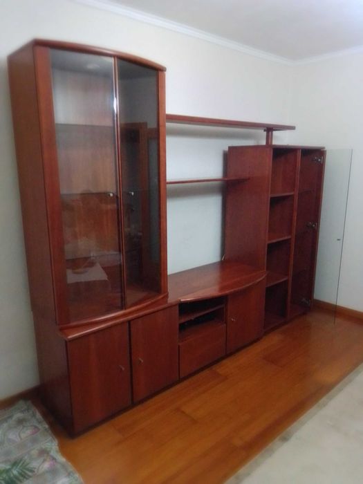 movél de sala em cerejeira e mesinha de centro