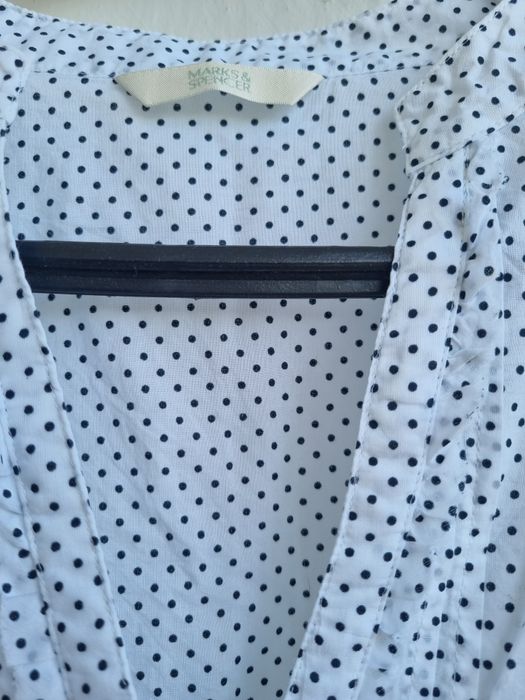 Блузка біла в горошок фірми Marks&Spencer
