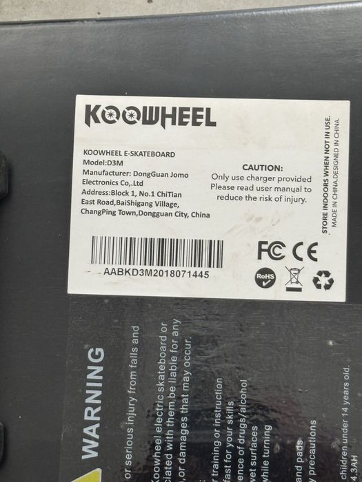 Deskorolka elektyczna Koowheel, z jedną baterią.