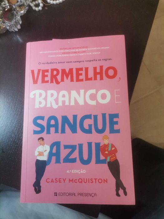 Livro Vermelho Branco e Sangue Azul