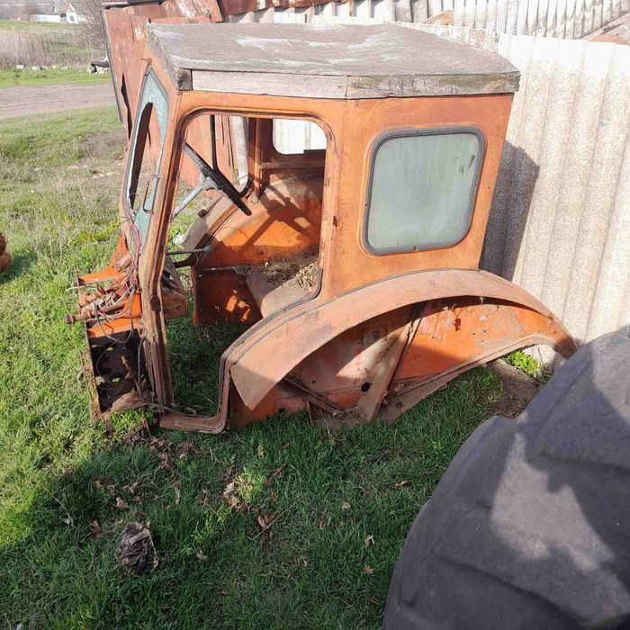 Продам запчастини на Т40