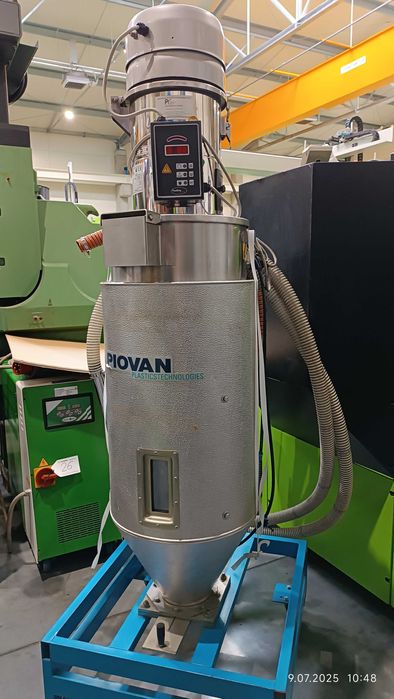 Zbiornik na granulat PIOVAN T100IX z podajnikiem Plastic Systems VLM5