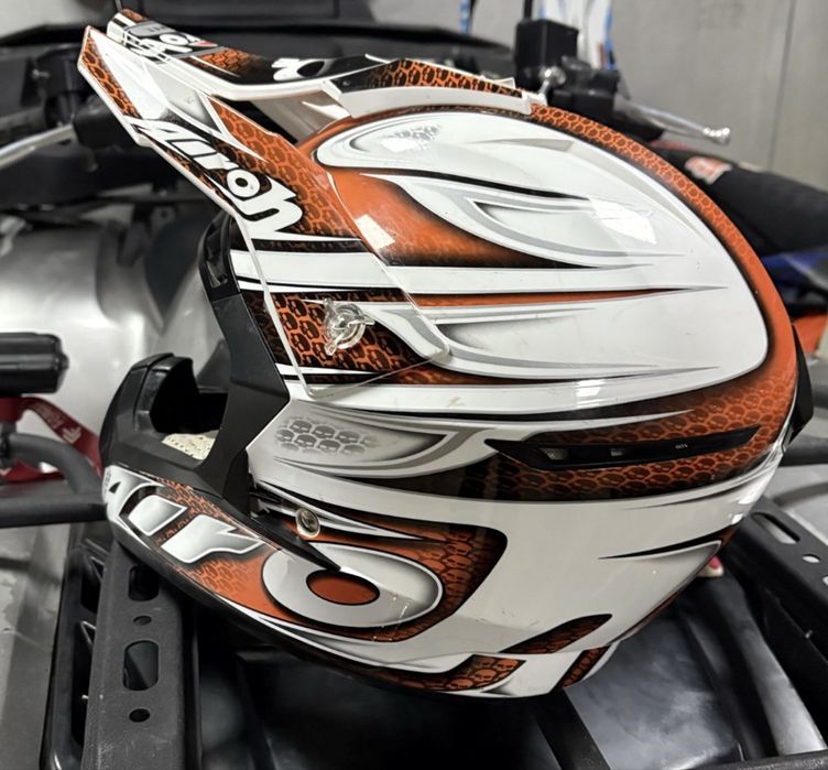 Продам шолом airoh