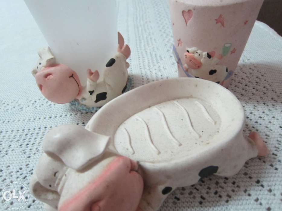 Conjunto Setita para Casa-de-Banho Côr-de-Rosa- Saboneteira , Copo e S