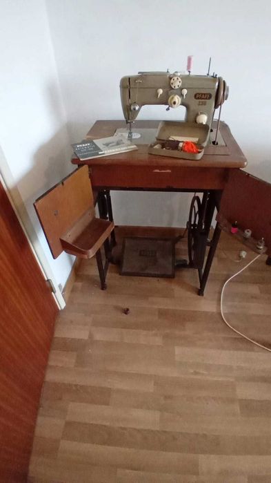 Máquina  de Costura PFAFF 230