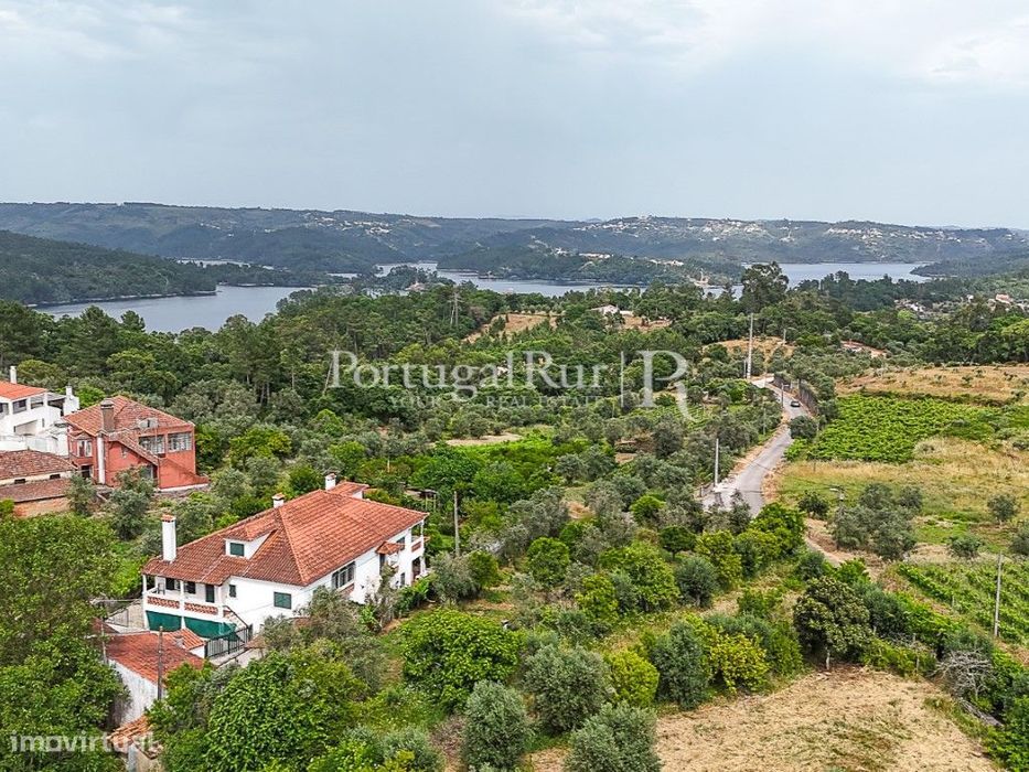 Quinta com Moradia T6 junto ao Grande Lago de Castelo de Bode