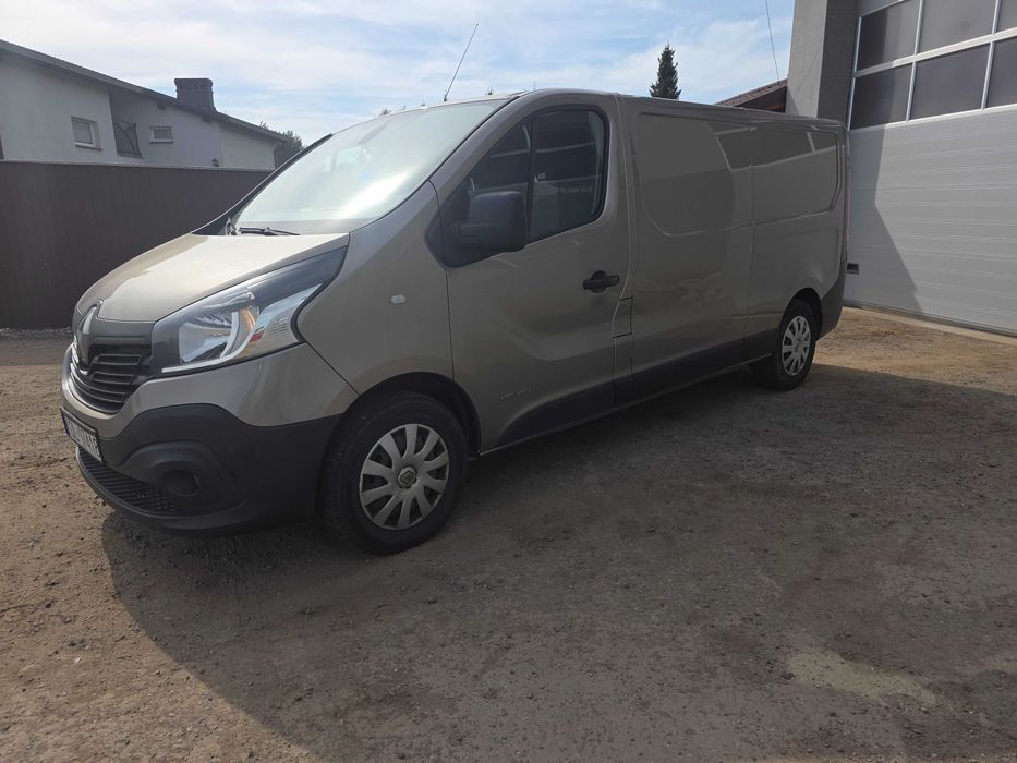 RENAULT TRAFIC 2015 rok blaszak