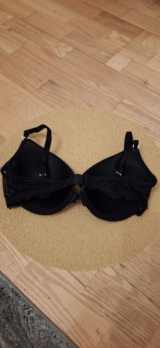Moda damska biustonoosz