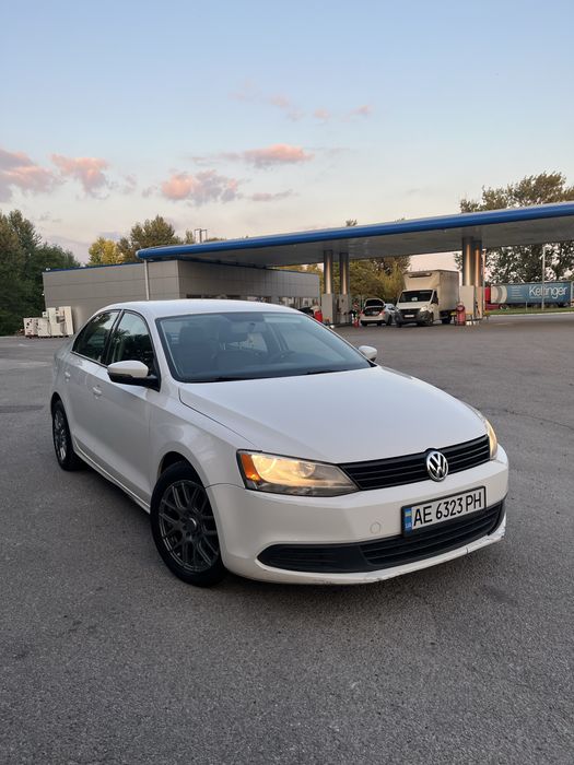 VW  Volkswagen Jetta 2.5 SE 2011