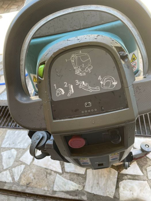 Auto-Lavadora Tennante T-300