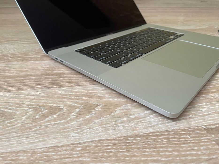 MacBook Pro 16" 2019 32GB/2.6GHz i7/1TB SSD/AMD Radeon Pro 5300M 4GB