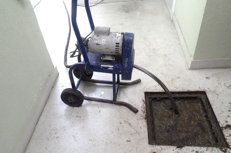 Desentupidor de tubos de esgoto