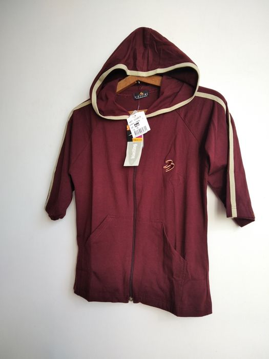 Безрукавка бордового кольору на дівчинку 10-11 років