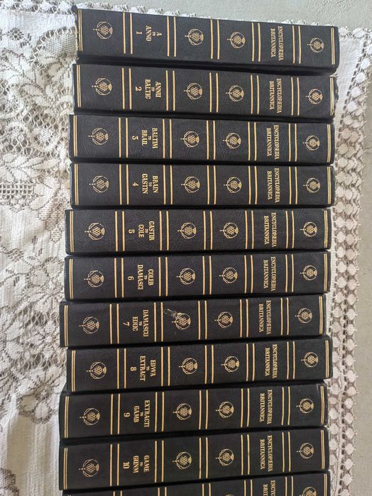 Encyclopedia Britannica (20 volumes)