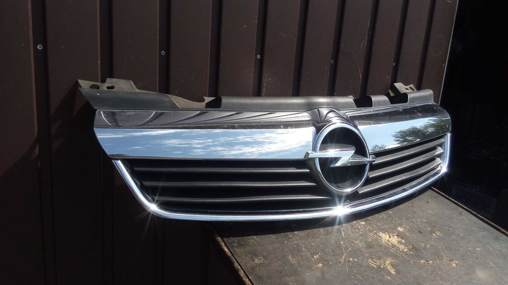 Opel Zafira B Grill Atrapa chłodnicy zderzaka przód