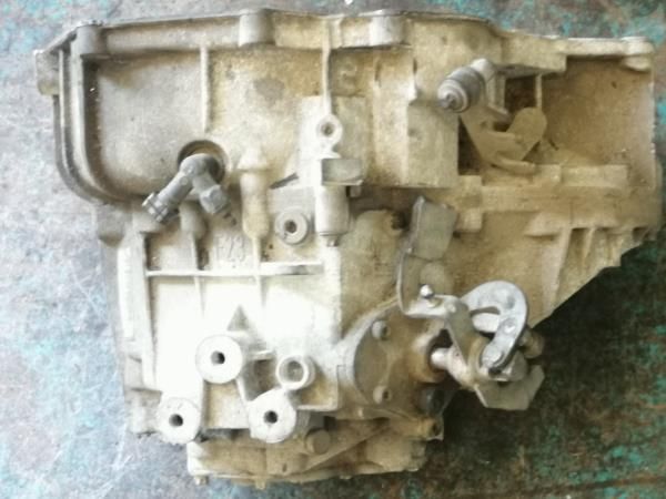 Caixa de velocidades manual OPEL Astra H Sedan (L69)