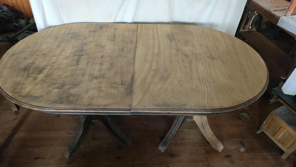 Mesa antiga de madeira oval  extensível 2,25 x 1,10
