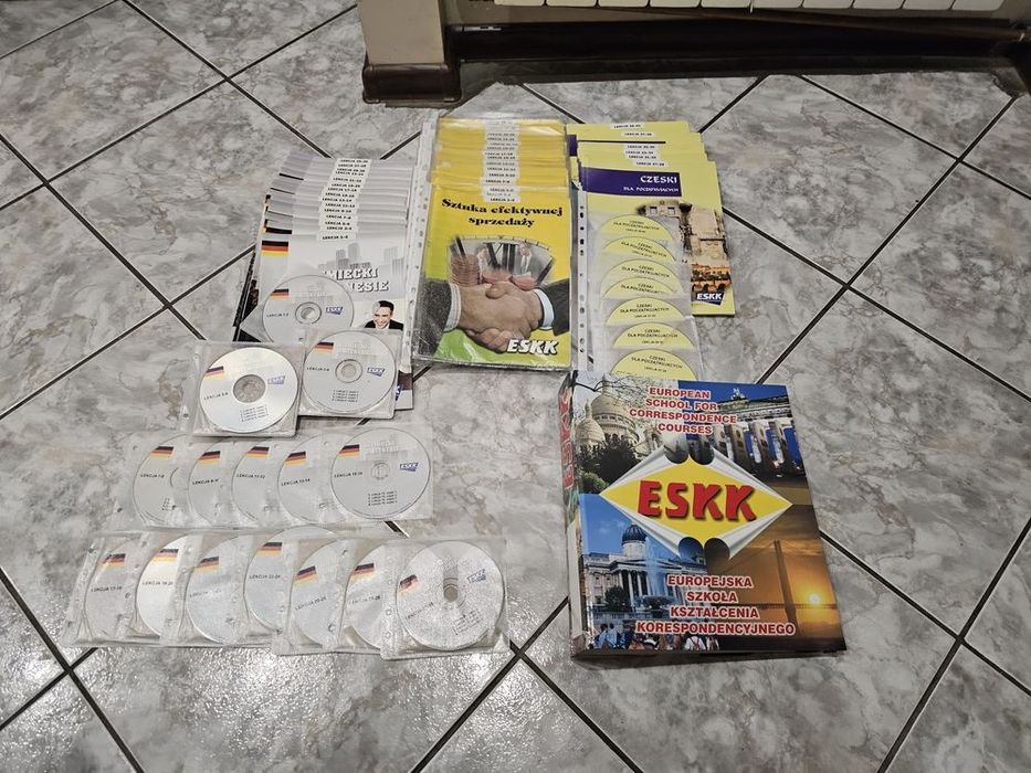 Wyprzedaż!! Do sprzedania  3 zastawy kursów firmy Eskk