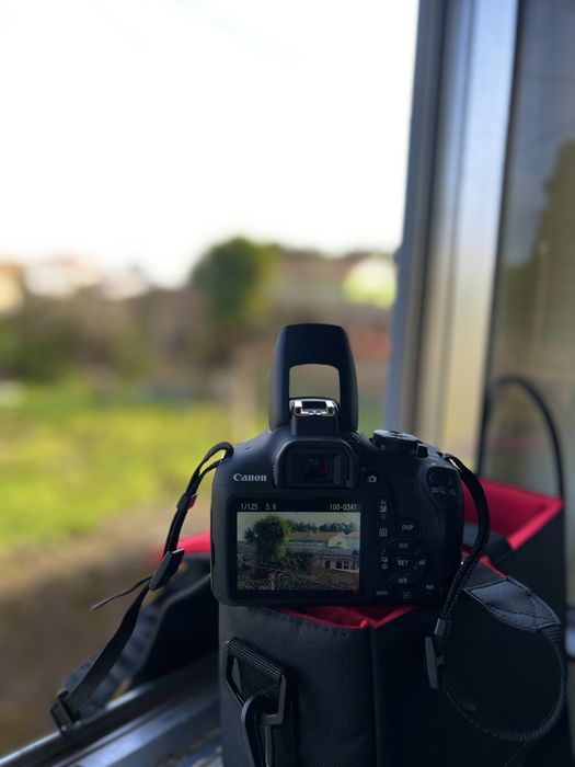 Kit Máquina Fotográfica CANON EOS 2000D + 18-55 mm