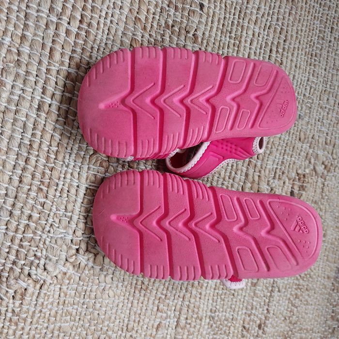 Sandałki Adidas w rozmiarze 25