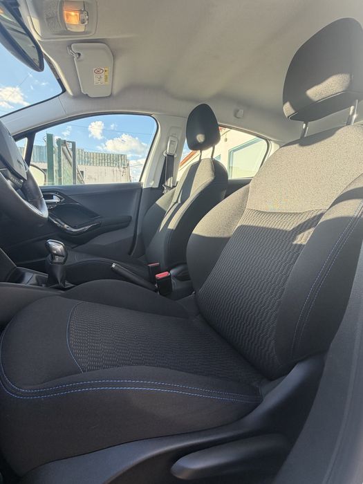 Peugeot 208 1.2 PureTech Signature