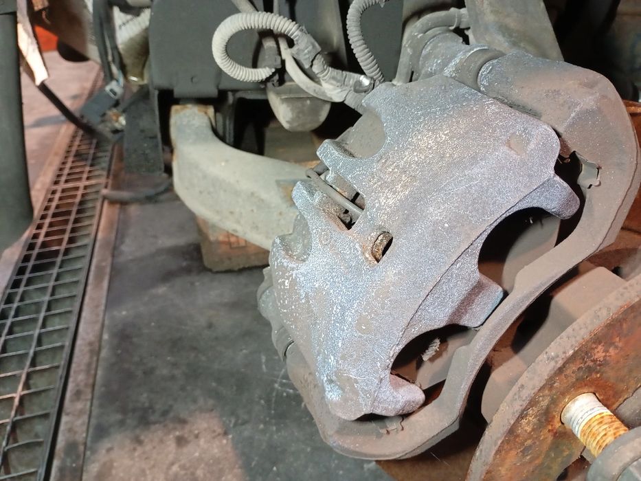 Pinça travão / maxila de travão frente direita NISSAN NT400 Cabstar Ch