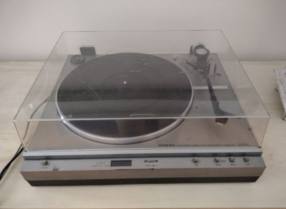 Gira discos Onkyo CP 1011 F tecnicamente evoluído