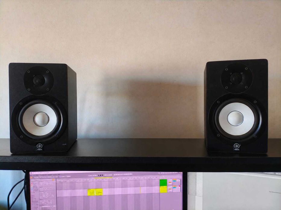 Par de monitores de estúdio Yamaha HS50M ativos