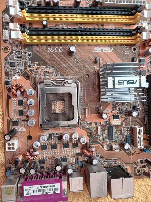 материнська плата ASUS P5B