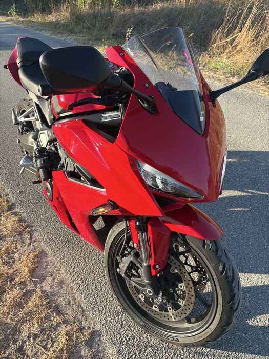 Honda CBR650R 2024 E-clutch