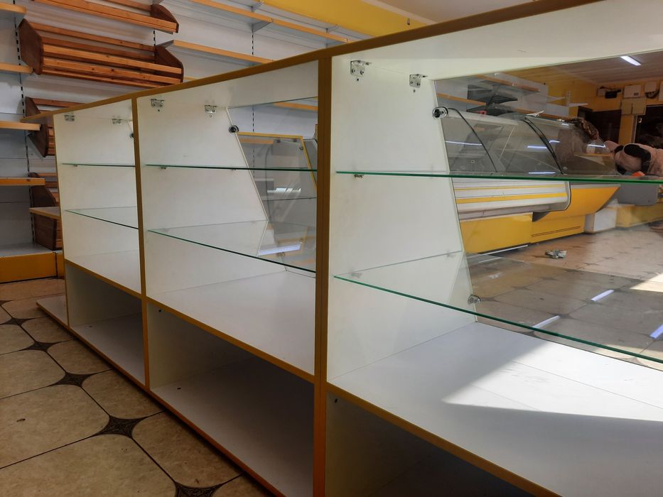 Продам торгові пристінні стелажі