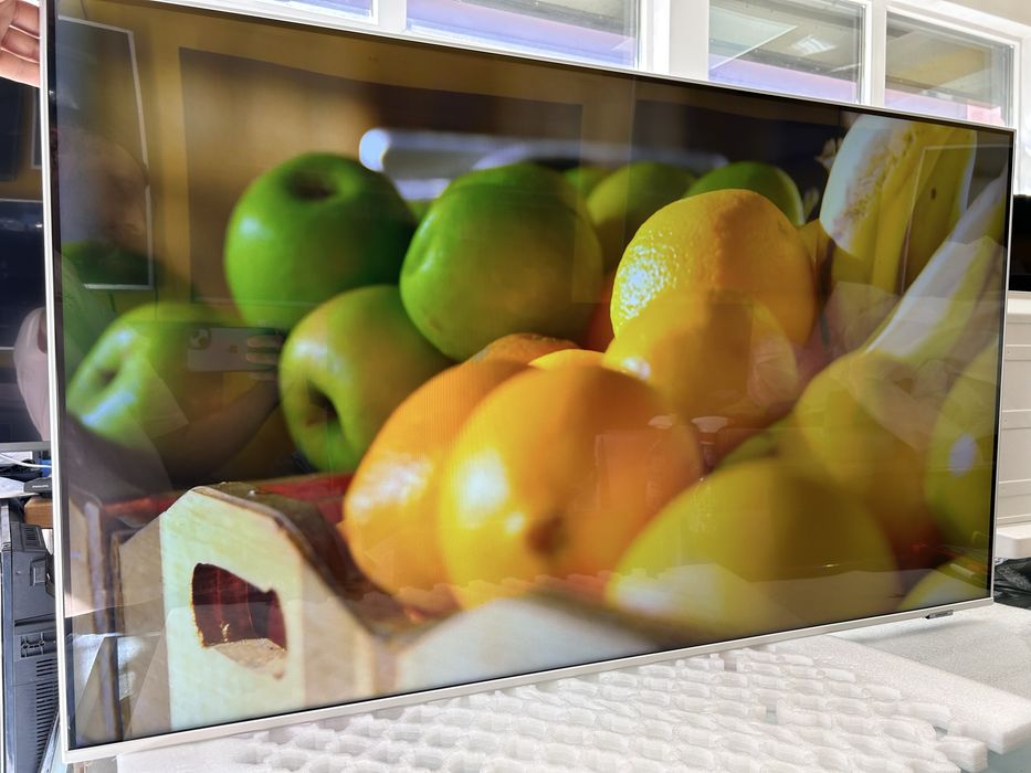 Білий ультратонкий 4K Телевізор 50” Samsung UE50BU8510UXUA Smart TV, WiFi.