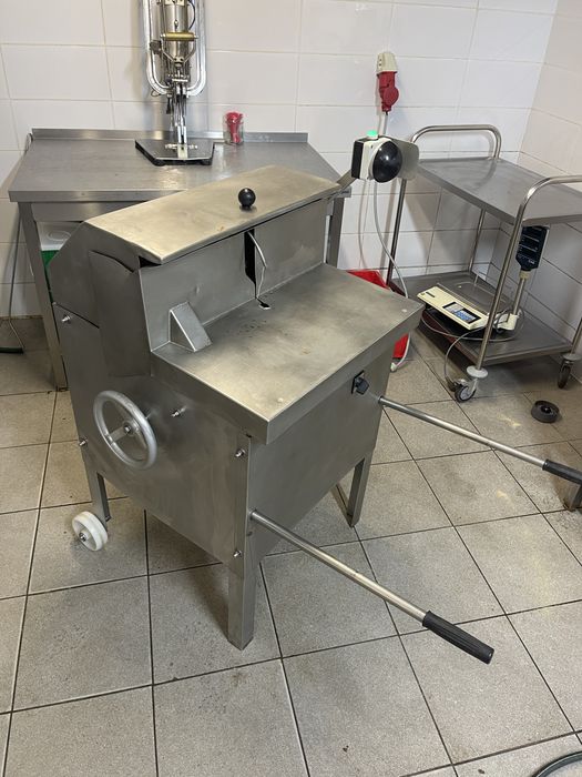 Petelkownica do miesa wilk mieszalka   , maszyna zakladajaca pętelki