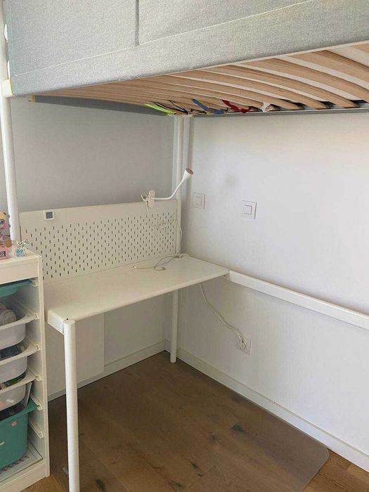 Cama alta infantil IKEA com secretária – completo (usado)