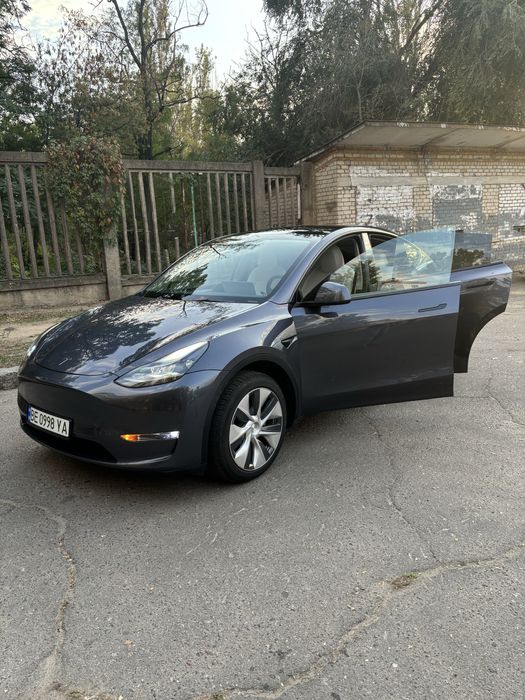 Продаю машину TESLA модель Y