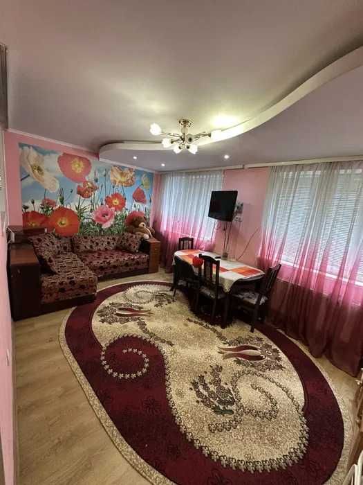 Продається  3-кімнатна квартира  у самому центрі міста + гараж
