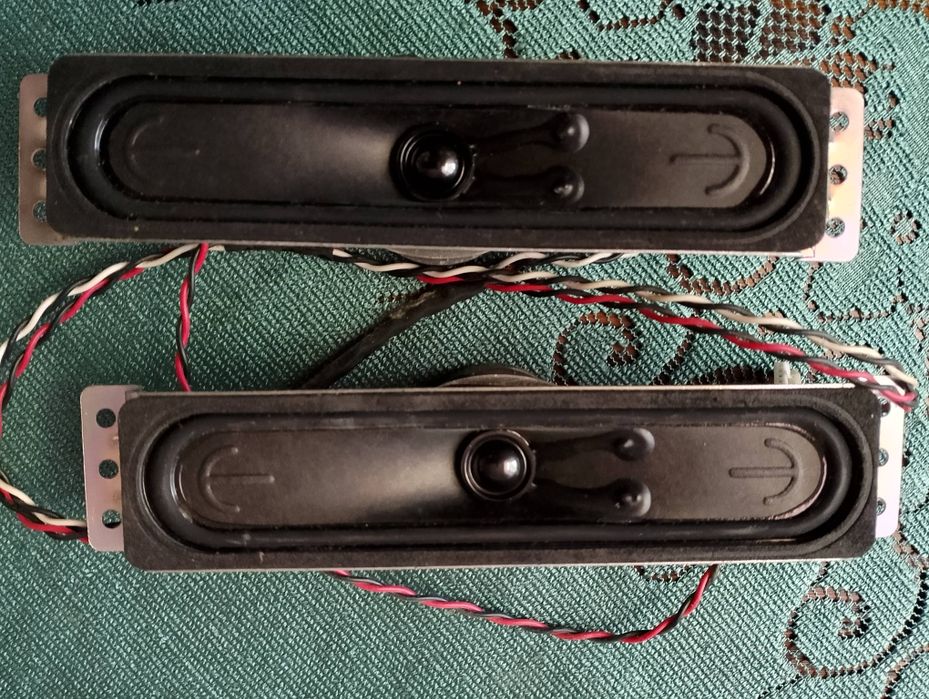 Głośniki z demontażu.