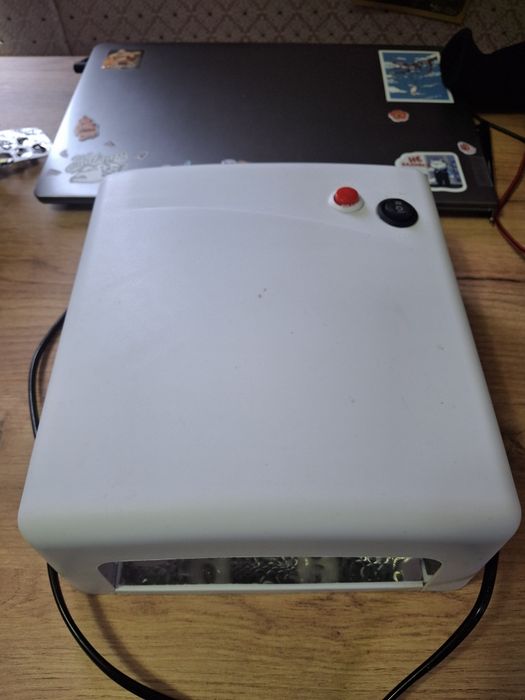 Уф-лампа для манікюру