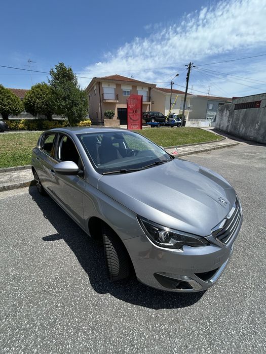 Peugeot 308 1.2 PureTech Allure – 110cv Ano 2016 | 119.000 km | Gasolina
