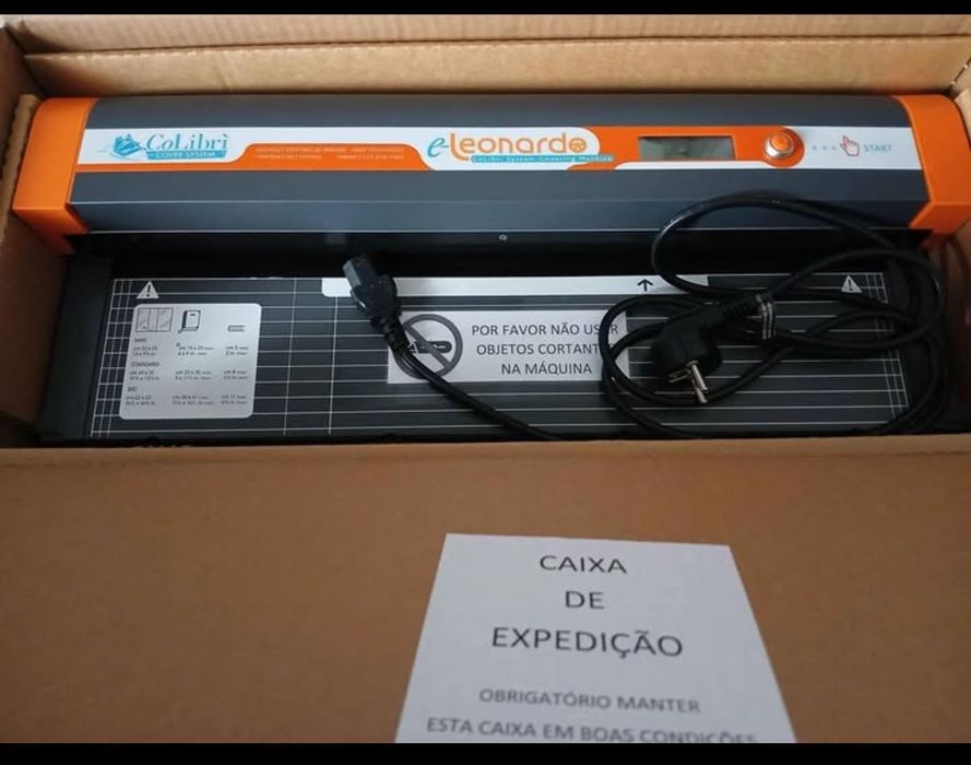 Máquina de encapar livros