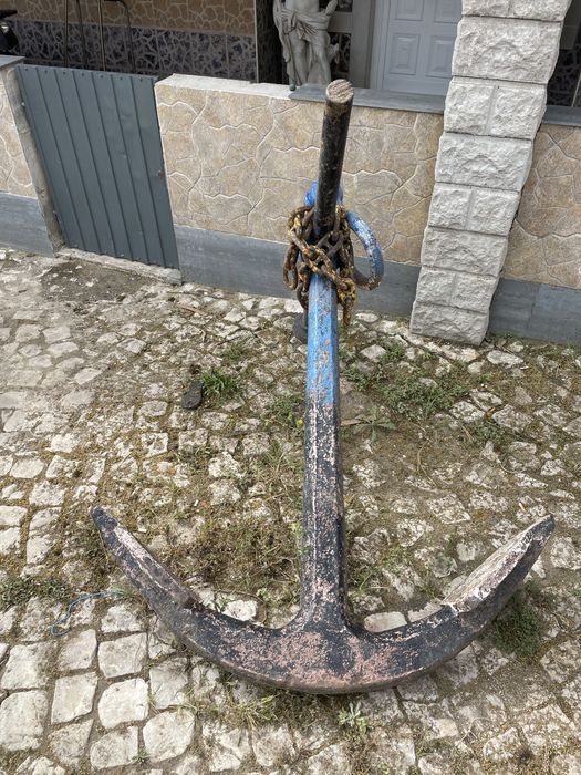 Ancoras em ferro antigas