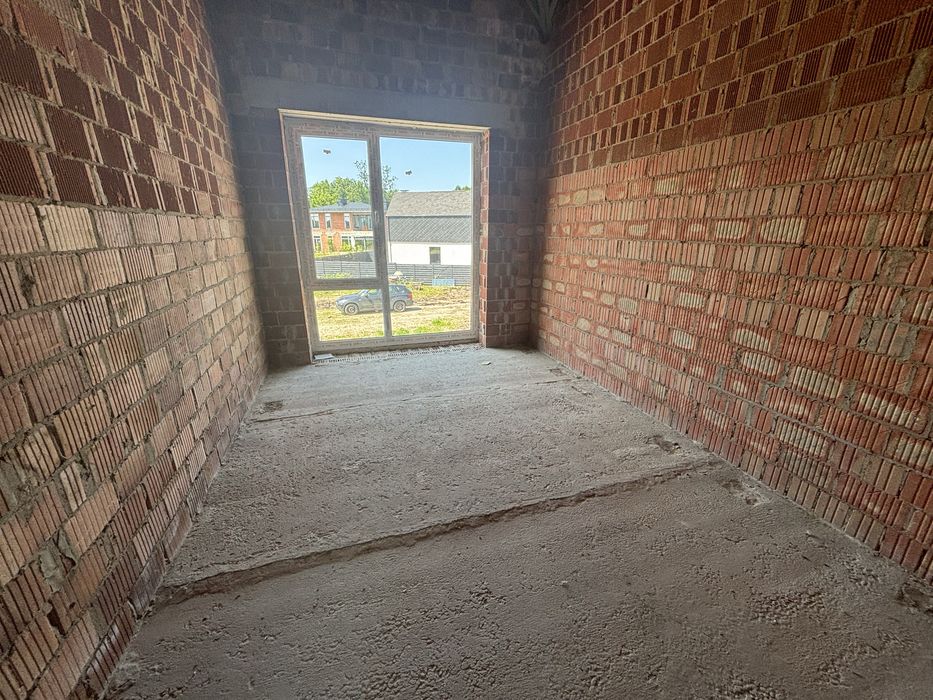 Просторий і стильний будинок у сучасному котеджному містечку