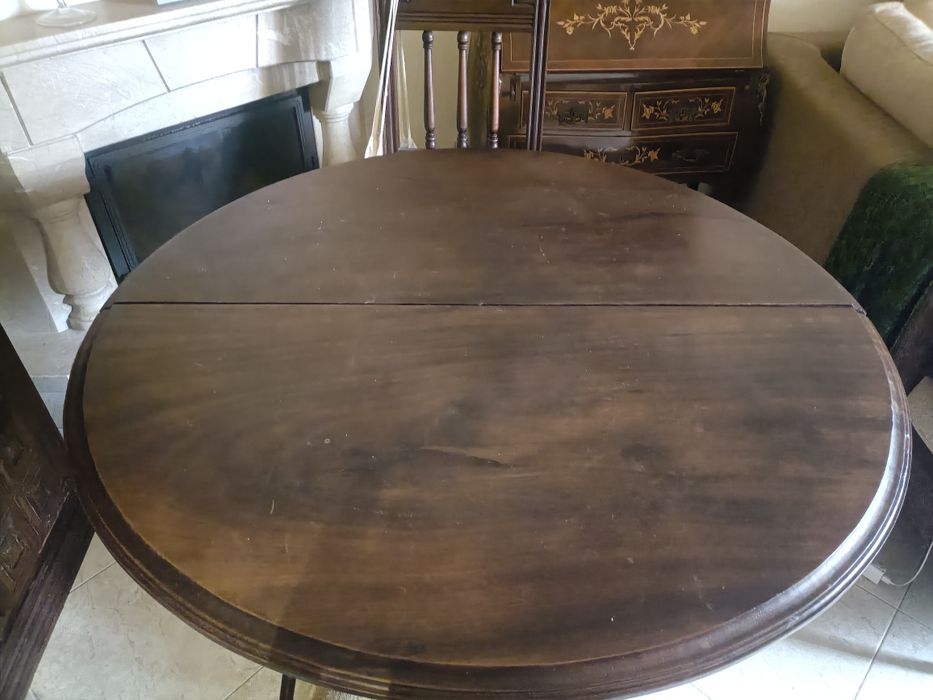 Mesa em Castanho extensível
